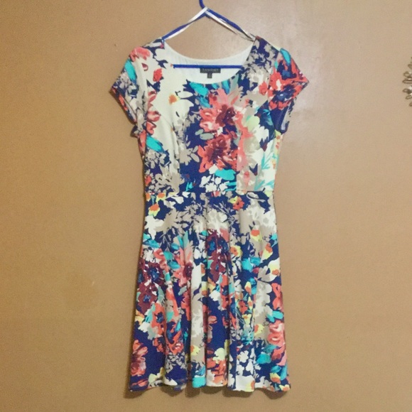 Luxology Dresses & Skirts - Luxology Floral Dress | size M